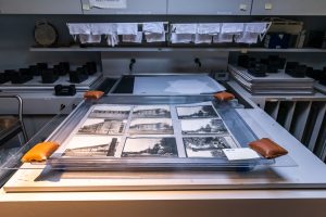 L’atelier de restauration photographique de la ville de Paris